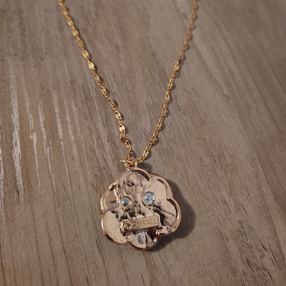 CHANEL Camellia Zipper Pull/18k Gold Necklace - Picture 6 of 6